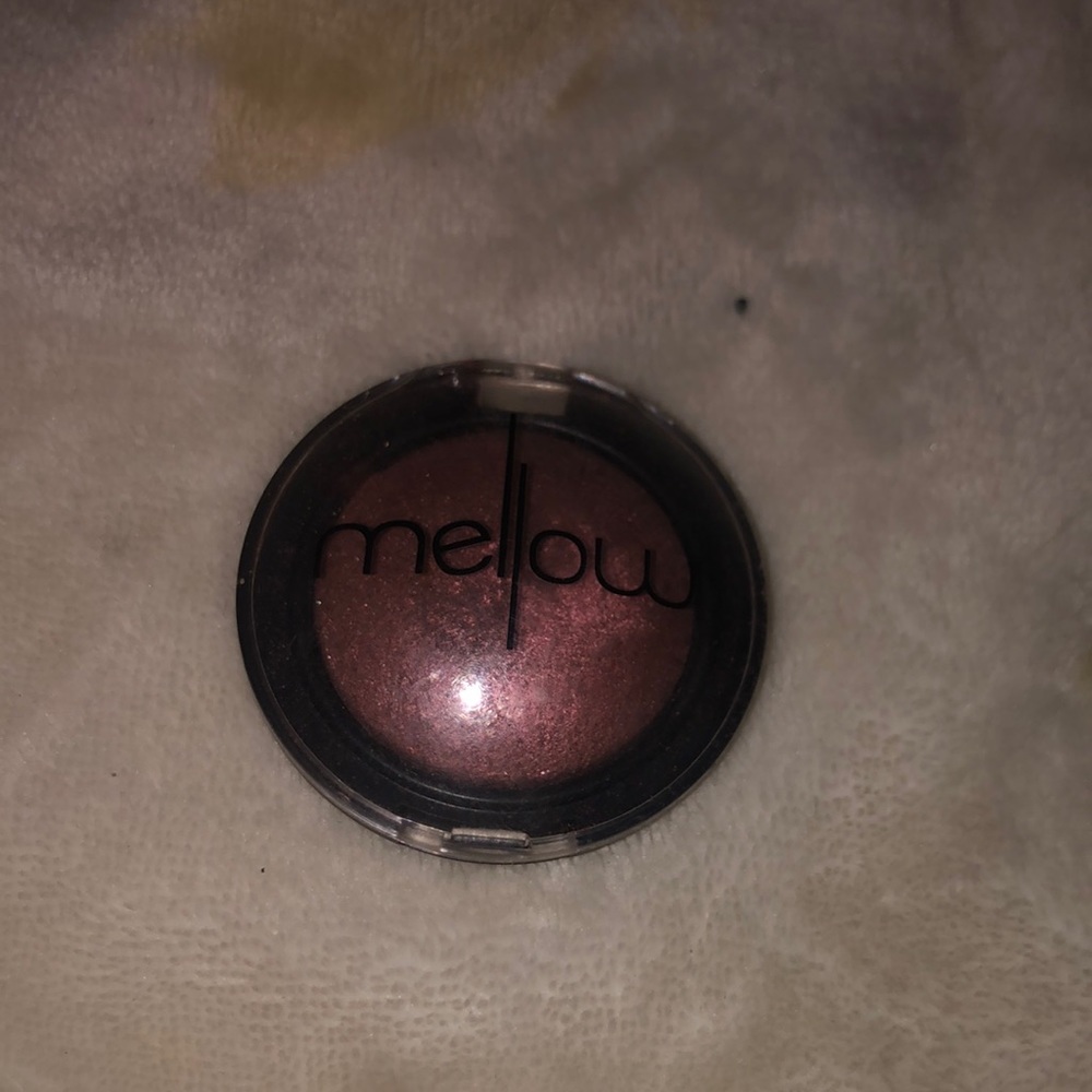 Not yet used Mellow Baked Eyeshadow Shade : Plum